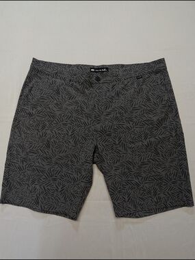 Travis Mathew Golf Shorts Mens Size 38 Gray Floral Print Stretch